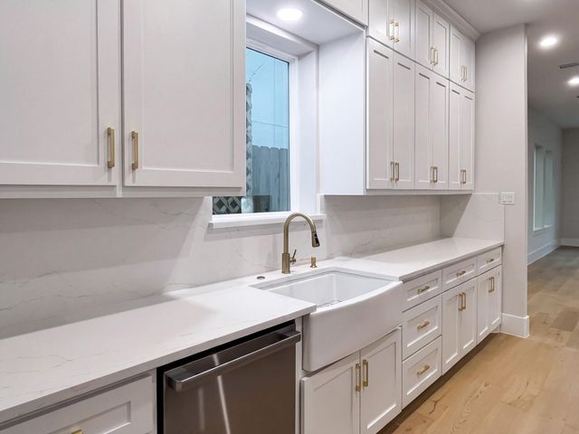 902 Knox Street A, Houston, TX 77007