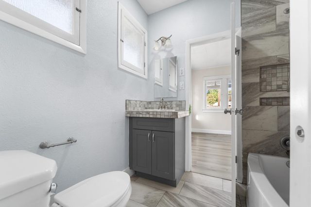 814 N Roosevelt Avenue, Fresno, CA 93728