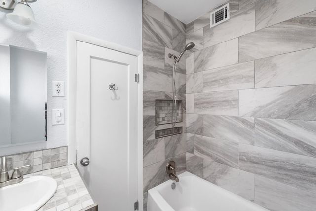 814 N Roosevelt Avenue, Fresno, CA 93728
