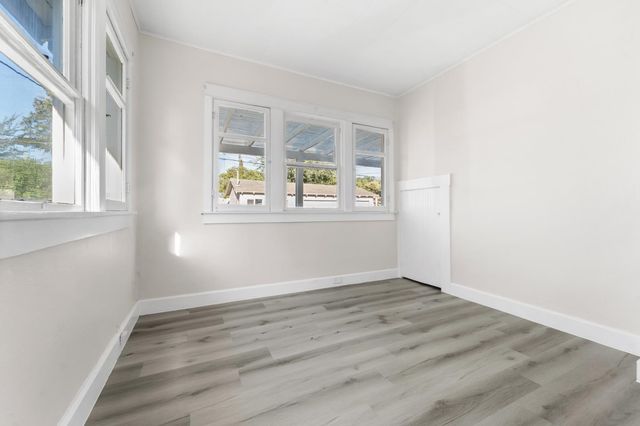 814 N Roosevelt Avenue, Fresno, CA 93728