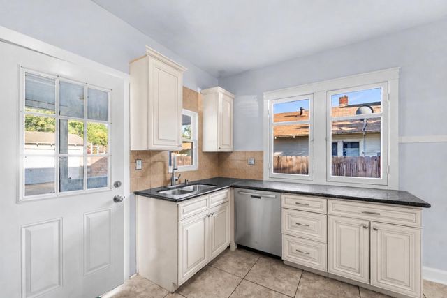 814 N Roosevelt Avenue, Fresno, CA 93728