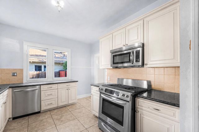 814 N Roosevelt Avenue, Fresno, CA 93728