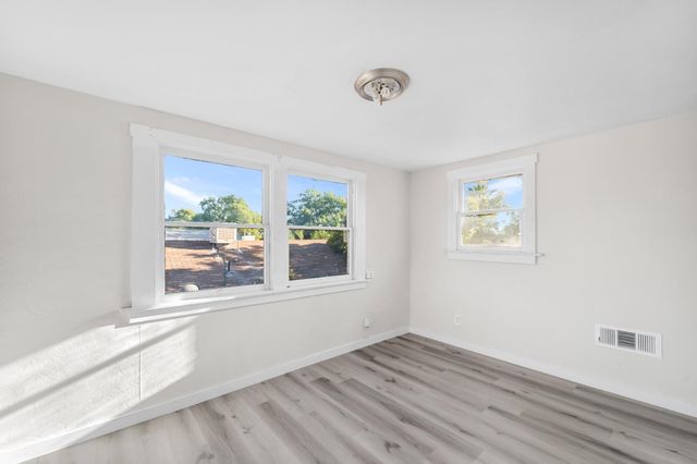 814 N Roosevelt Avenue, Fresno, CA 93728