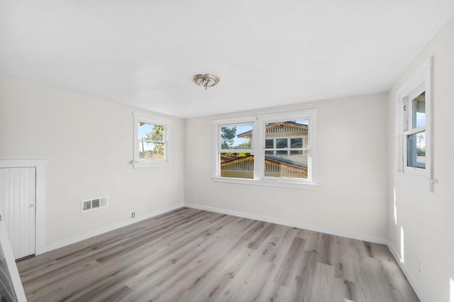 814 N Roosevelt Avenue, Fresno, CA 93728