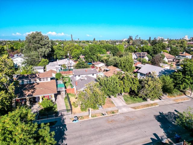 814 N Roosevelt Avenue, Fresno, CA 93728