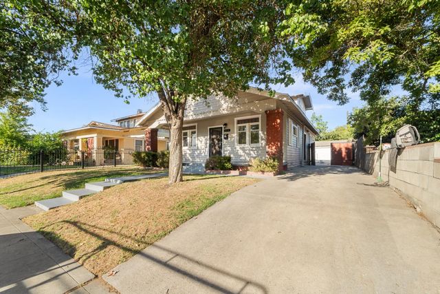 814 N Roosevelt Avenue, Fresno, CA 93728