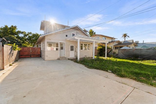 814 N Roosevelt Avenue, Fresno, CA 93728
