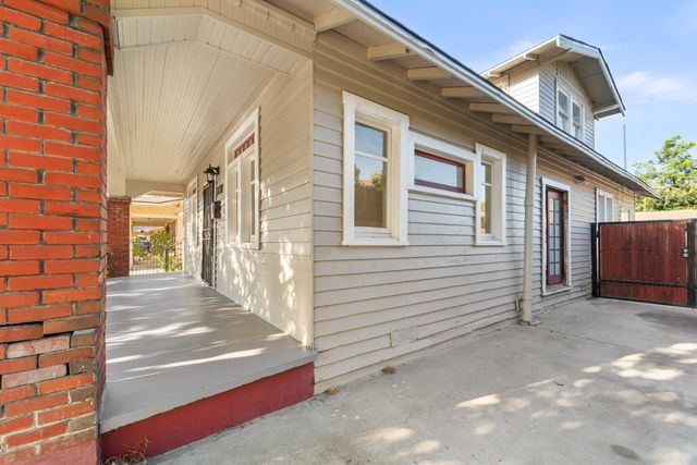 814 N Roosevelt Avenue, Fresno, CA 93728