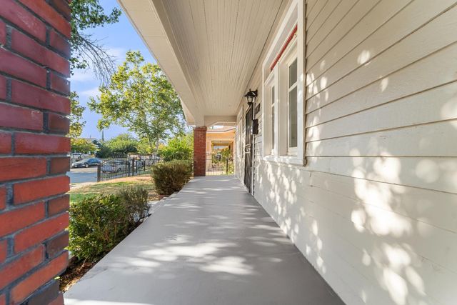 814 N Roosevelt Avenue, Fresno, CA 93728