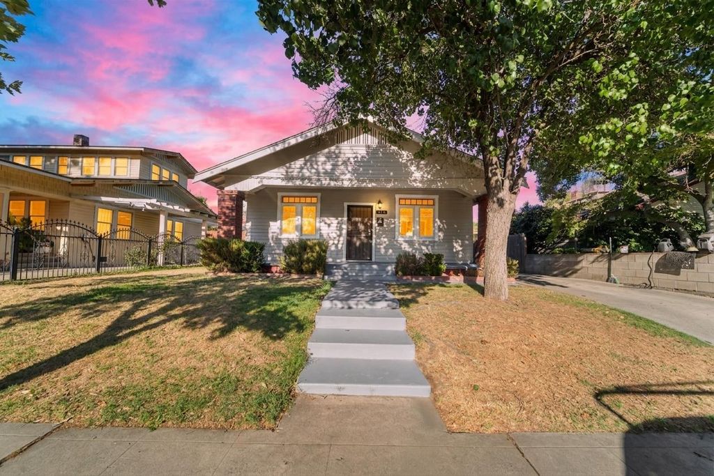 814 N Roosevelt Avenue, Fresno, CA 93728