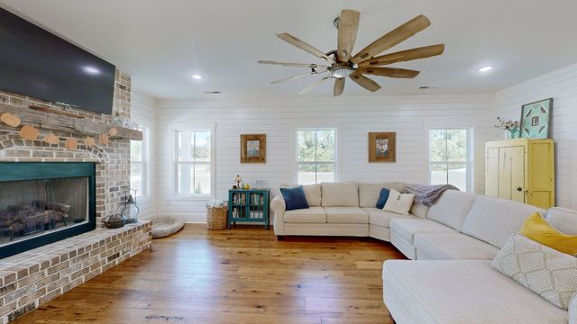 230 McDeal Rd, Fayetteville, TN 37334