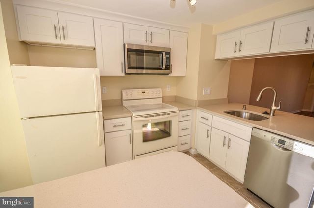 8711 RAVENGLASS WAY, Montgomery Village, MD 20886