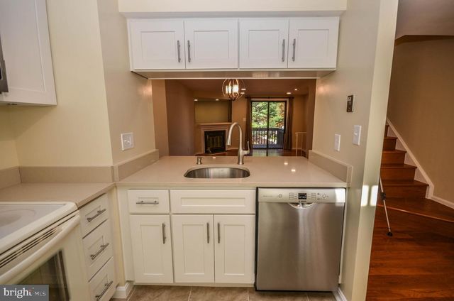 8711 RAVENGLASS WAY, Montgomery Village, MD 20886