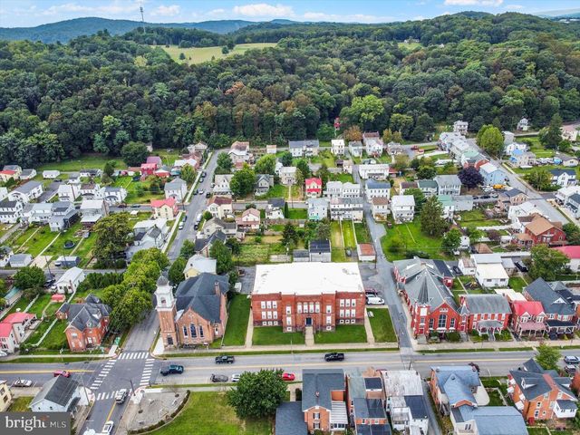 35 N 4TH ST, Newport, PA 17074