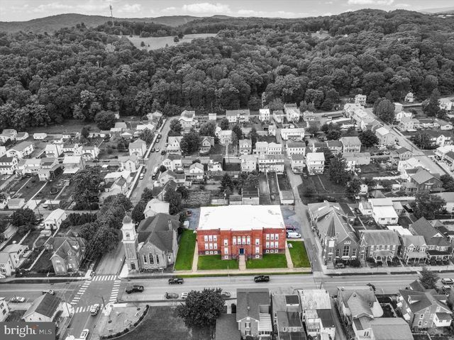 35 N 4TH ST, Newport, PA 17074