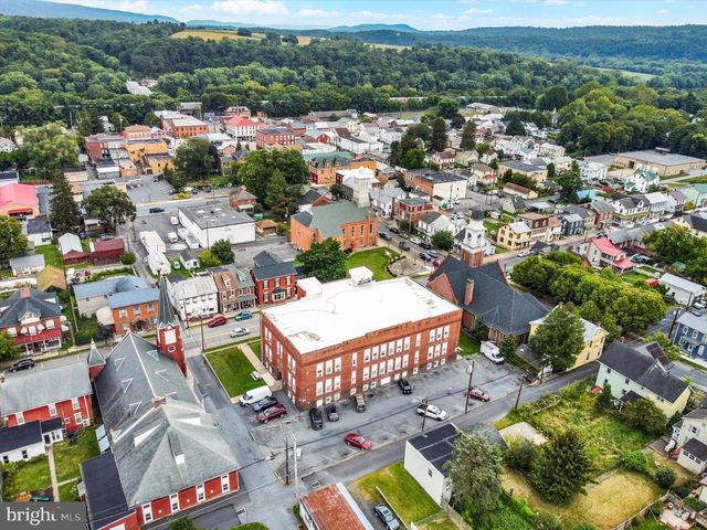35 N 4TH ST, Newport, PA 17074