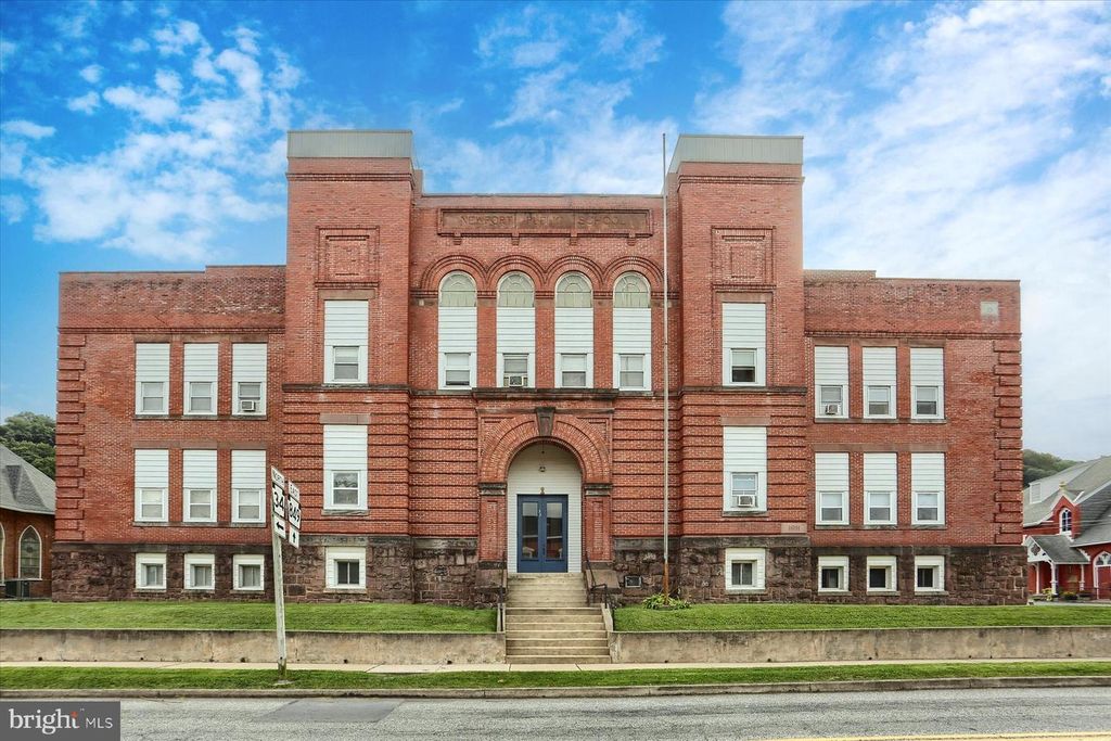 35 N 4TH ST, Newport, PA 17074