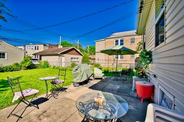 5728 W Higgins Avenue, Chicago, IL 60630
