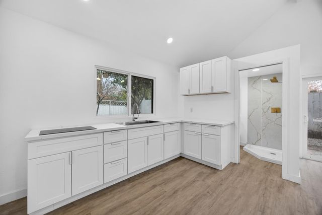 628 42nd St, Sacramento, CA 95819