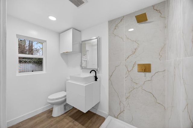 628 42nd St, Sacramento, CA 95819