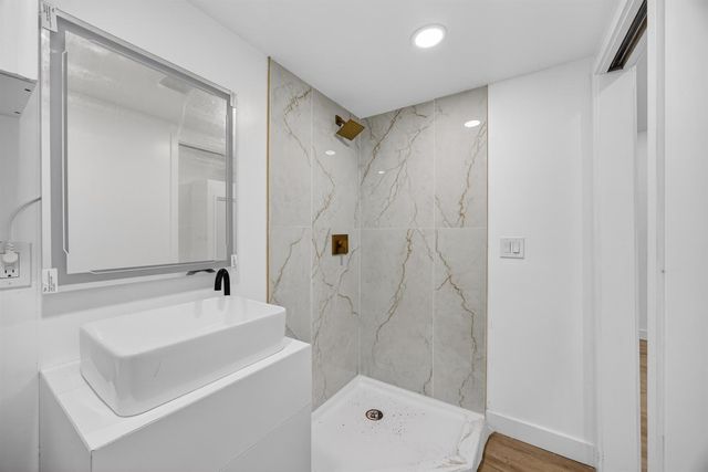 628 42nd St, Sacramento, CA 95819