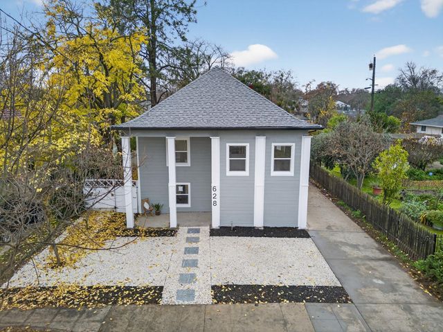 628 42nd St, Sacramento, CA 95819