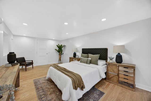 628 42nd St, Sacramento, CA 95819