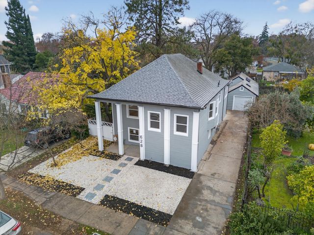 628 42nd St, Sacramento, CA 95819
