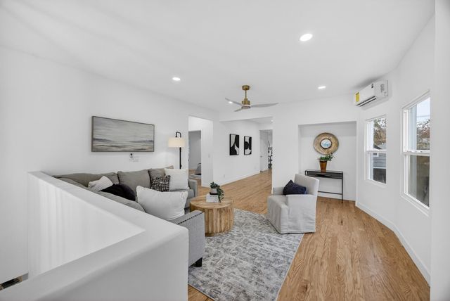 628 42nd St, Sacramento, CA 95819