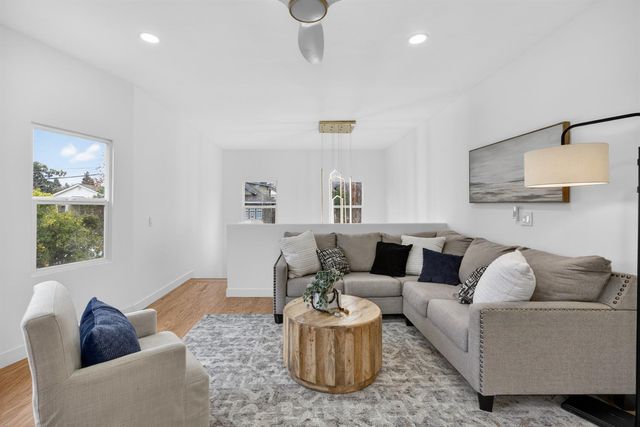 628 42nd St, Sacramento, CA 95819