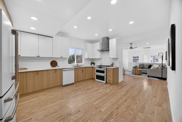 628 42nd St, Sacramento, CA 95819