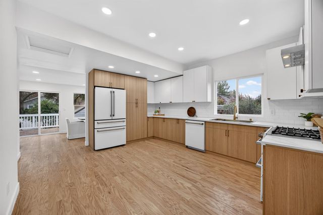 628 42nd St, Sacramento, CA 95819