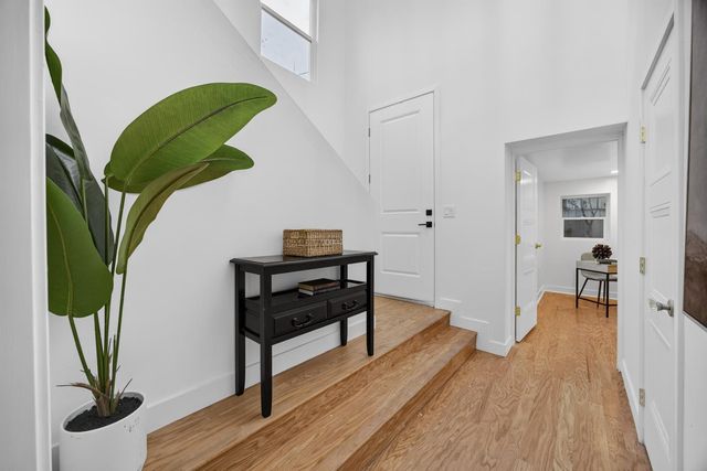 628 42nd St, Sacramento, CA 95819