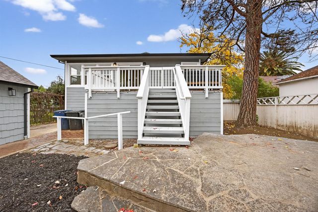 628 42nd St, Sacramento, CA 95819