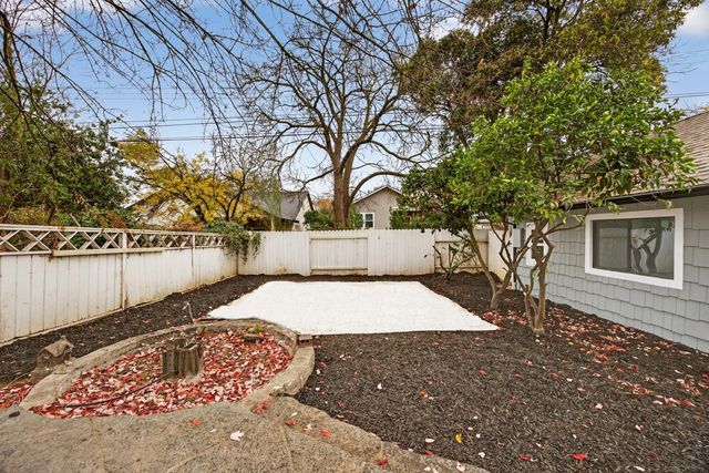 628 42nd St, Sacramento, CA 95819