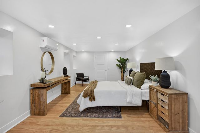 628 42nd St, Sacramento, CA 95819