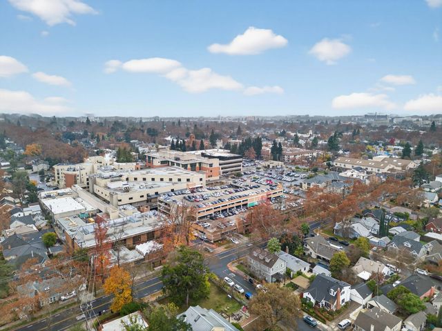 628 42nd St, Sacramento, CA 95819