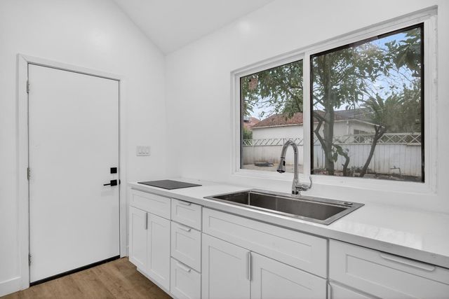 628 42nd St, Sacramento, CA 95819