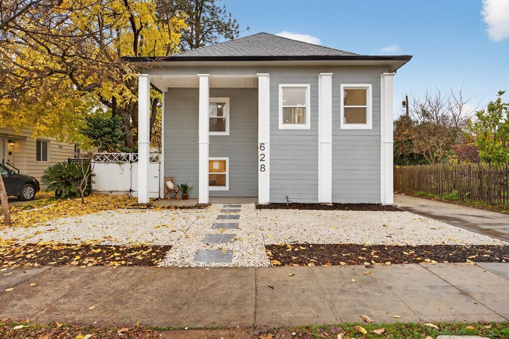 628 42nd St, Sacramento, CA 95819