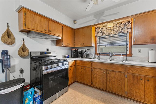 707 W Maplewood COURT, Milwaukee, WI 53221