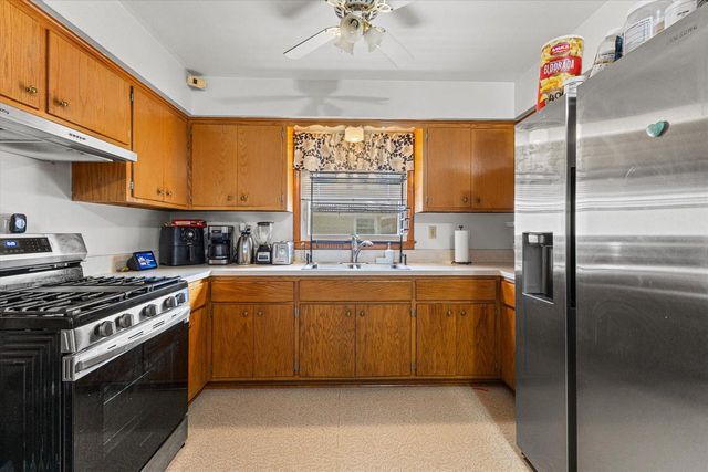 707 W Maplewood COURT, Milwaukee, WI 53221