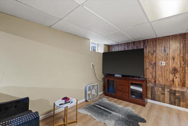 707 W Maplewood COURT, Milwaukee, WI 53221