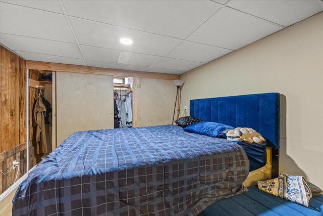 707 W Maplewood COURT, Milwaukee, WI 53221