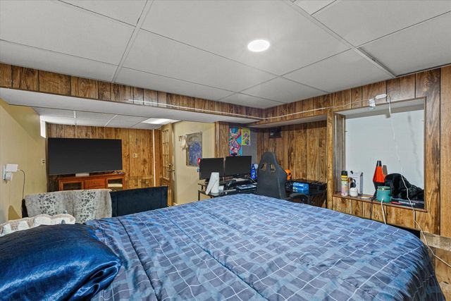 707 W Maplewood COURT, Milwaukee, WI 53221