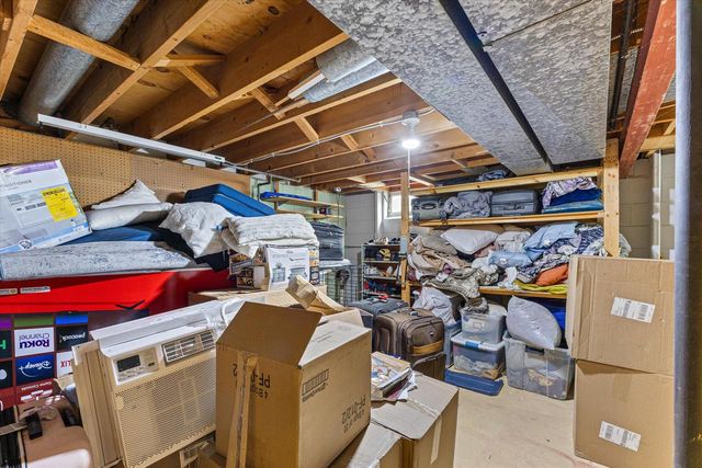 707 W Maplewood COURT, Milwaukee, WI 53221