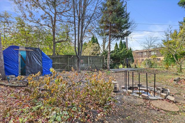 707 W Maplewood COURT, Milwaukee, WI 53221