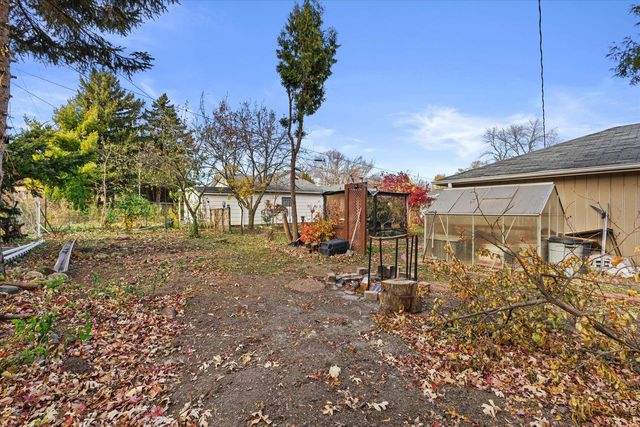 707 W Maplewood COURT, Milwaukee, WI 53221