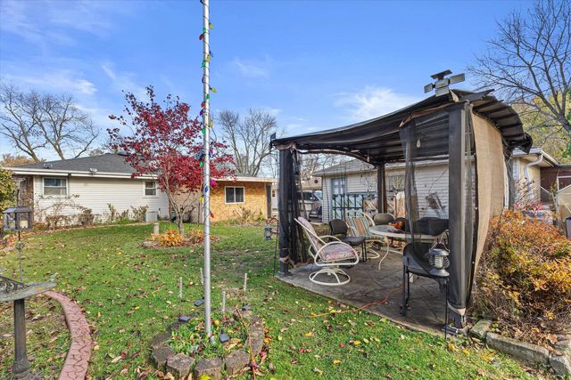 707 W Maplewood COURT, Milwaukee, WI 53221