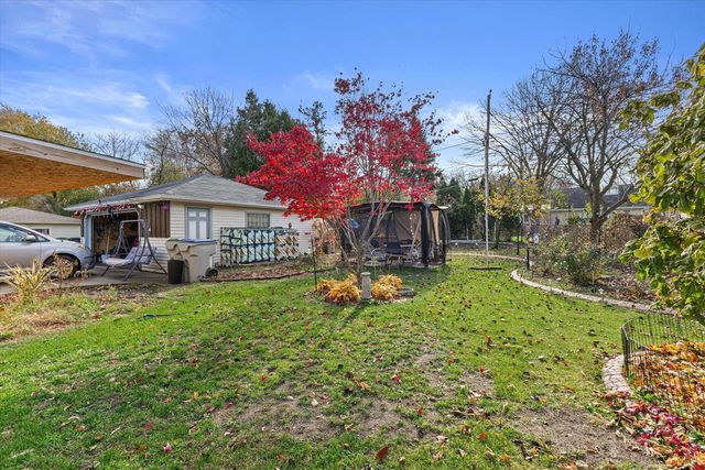 707 W Maplewood COURT, Milwaukee, WI 53221