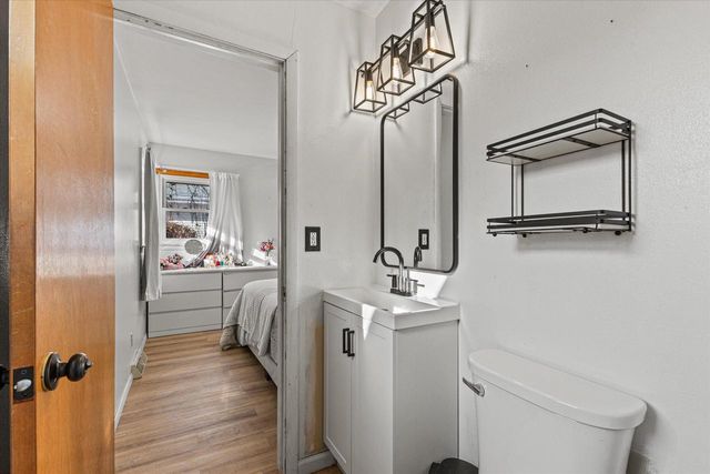 707 W Maplewood COURT, Milwaukee, WI 53221